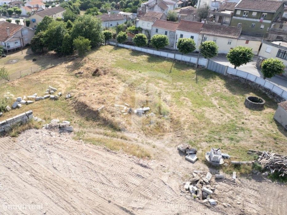 Terreno para construção com 722 m², situado na tranquila zona de Vi...