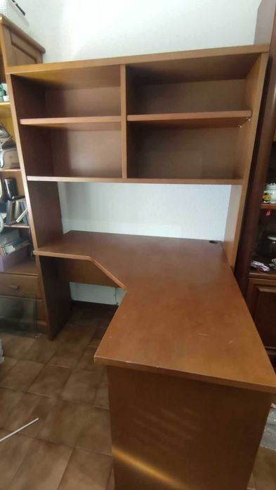 Secretária e Estante