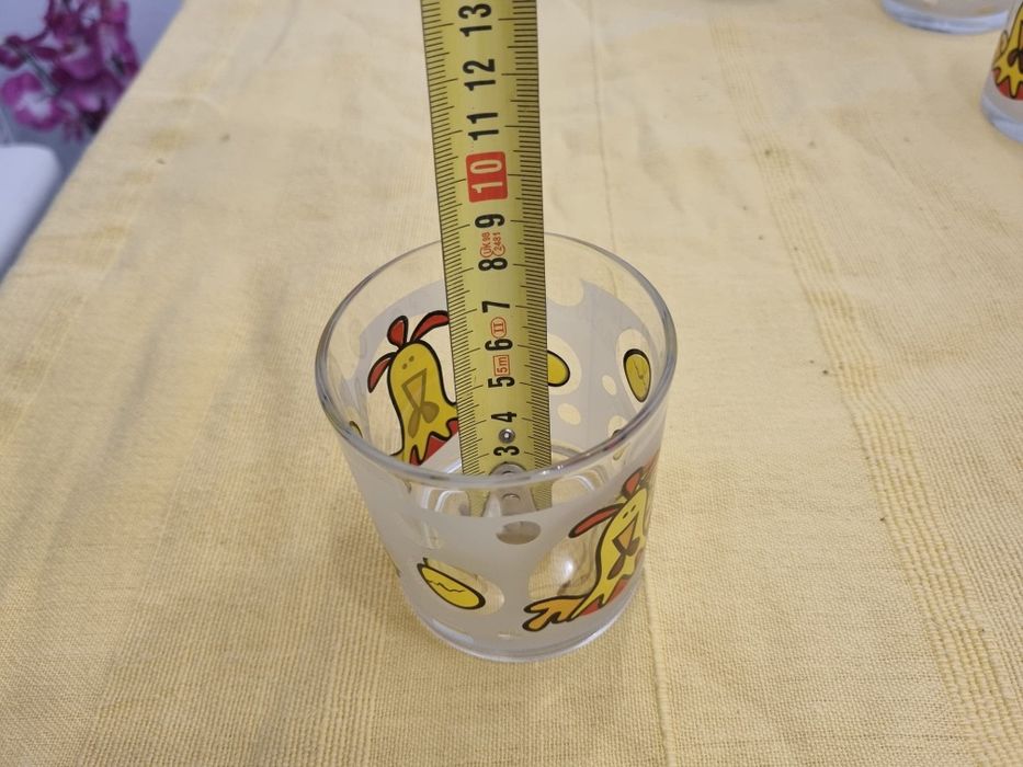 Conjunto copos medidas nas fotos