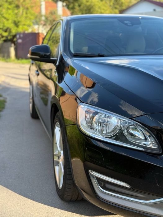 Volvo s60 2013 рік