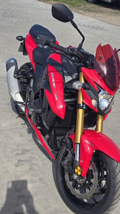 Suzuki  Gsx s 750