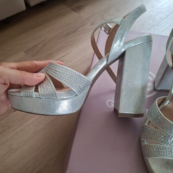 Sandalia cor prata para festa