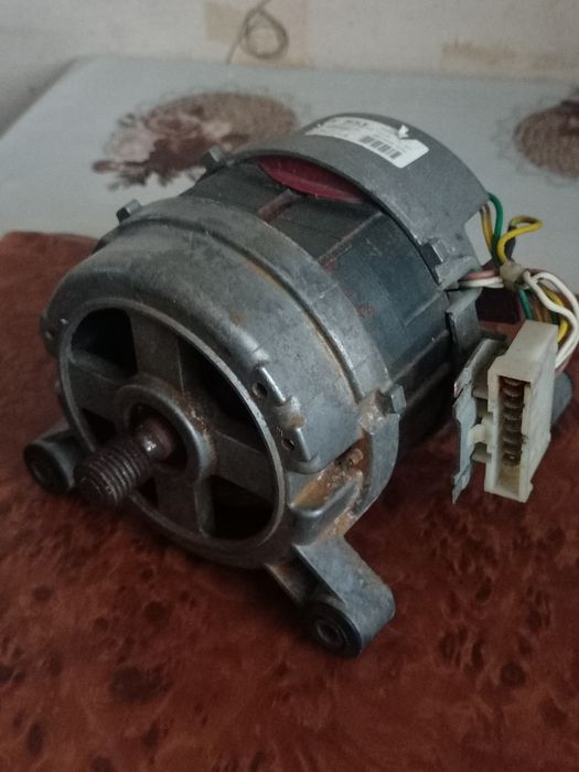 Двигатель к стиральной машине.