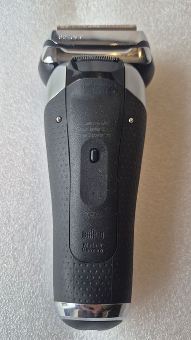 N Golarka elektryczna marki Braun z serii 9 model 90900CC, nowa i nieu