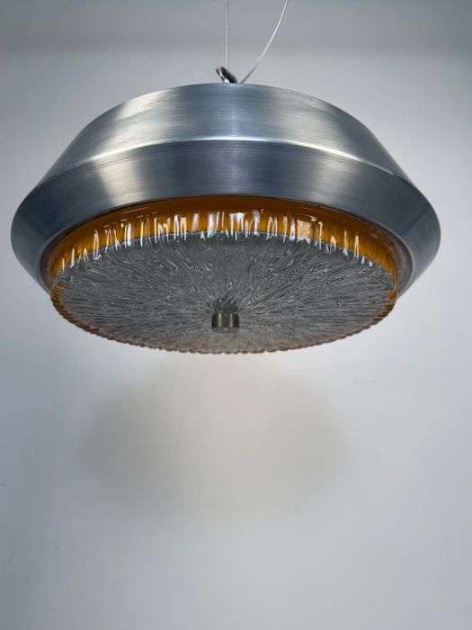Lampa wisząca Space Age, aluminium i szkło bursztynowe, lata 70.