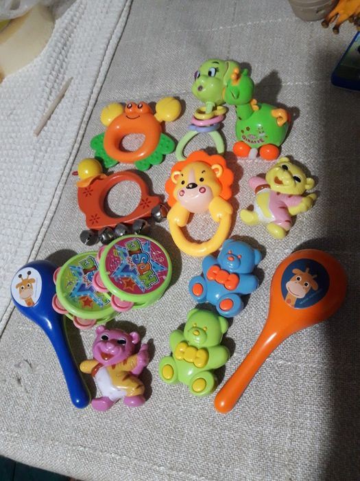Лот игрушек погремушек 14 шт