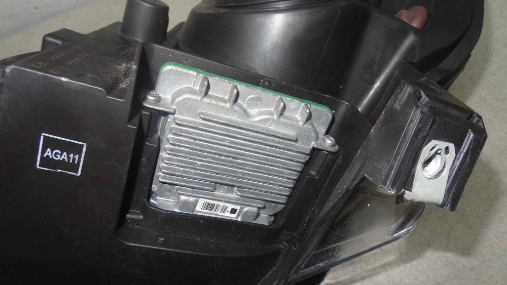 Toyota proace 16- lampa xenon led przód prawa europa
