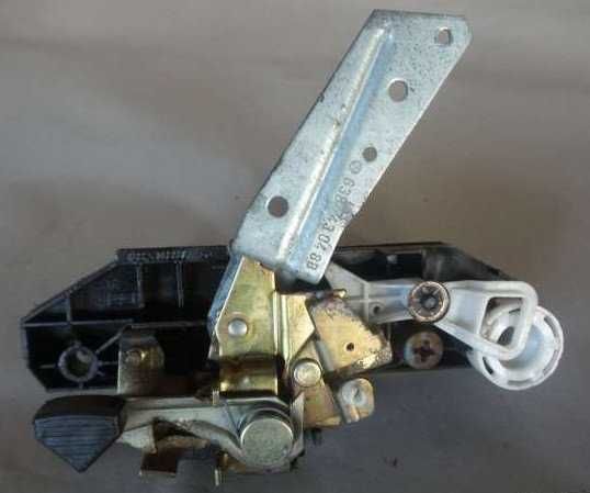 Mercedes Vito 638 Как снять тросики передних дверей . - YouTube