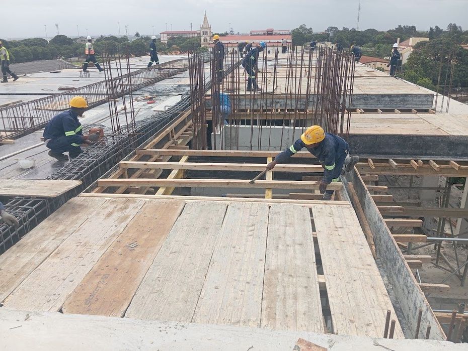 Serviços de remodelação, serralheria, cofragem