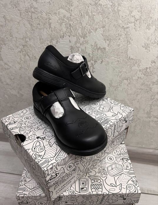 Шкіряні туфлі Clarks