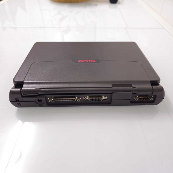 COMPAQ CONTURA AERO 4/33C + Drive de disquetes + Carregador + Bolsa de transporte (tudo original e a funcionar)
