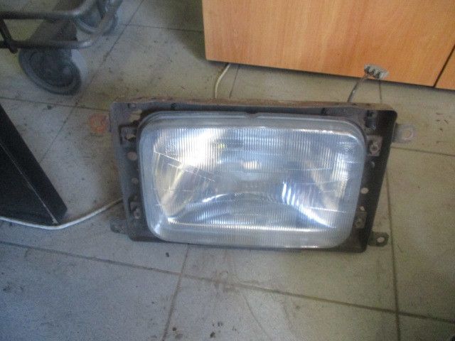 Ótica / farol esquerda VOLVO FL