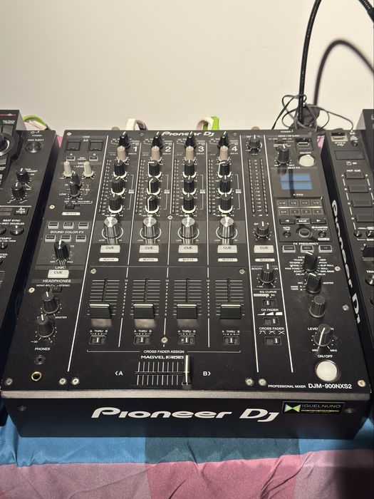 2 CDJ 2000 NEXUS 2 + mesa 900 NEXUS 2