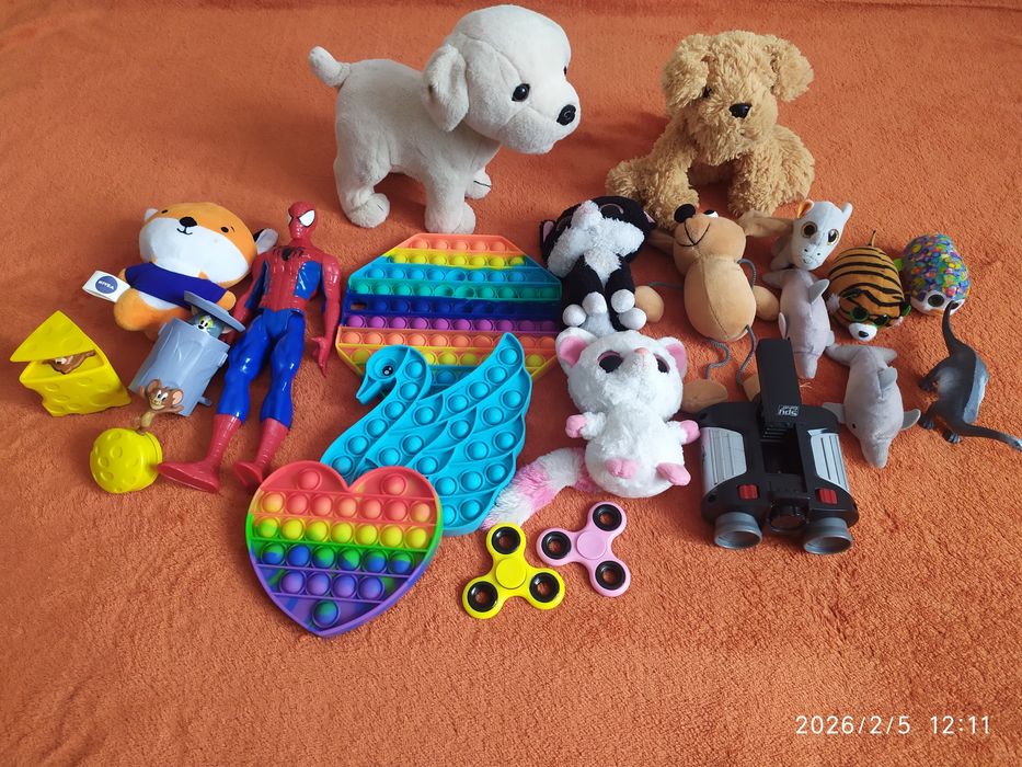 Дитячі іграшки , ціна за всі.