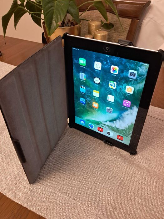 iPad 4 generacji. Niedrogi prezent dla dziadków. Super stan.