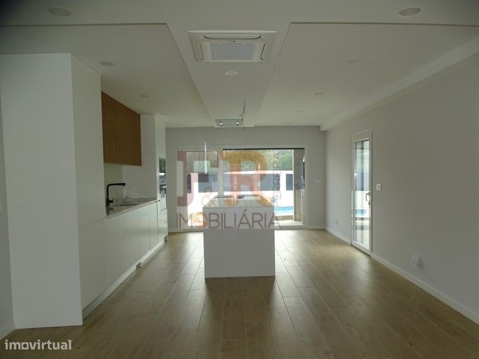 Moradia Geminada T3 com Garagem Fernão Ferro