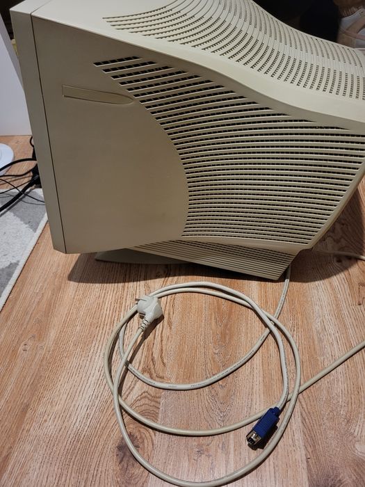 LG Flatron 775FT 17" CRT – bardzo dobry stan, sprawny, retro PC, komplet kabli