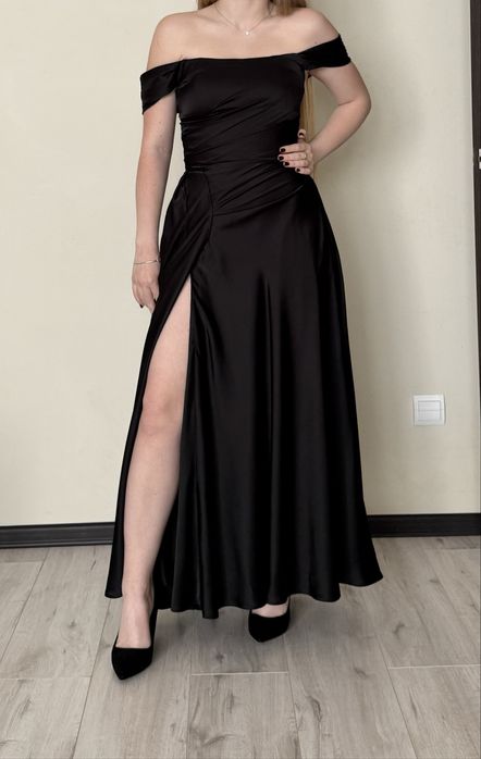 Розкішна вечірня сукня