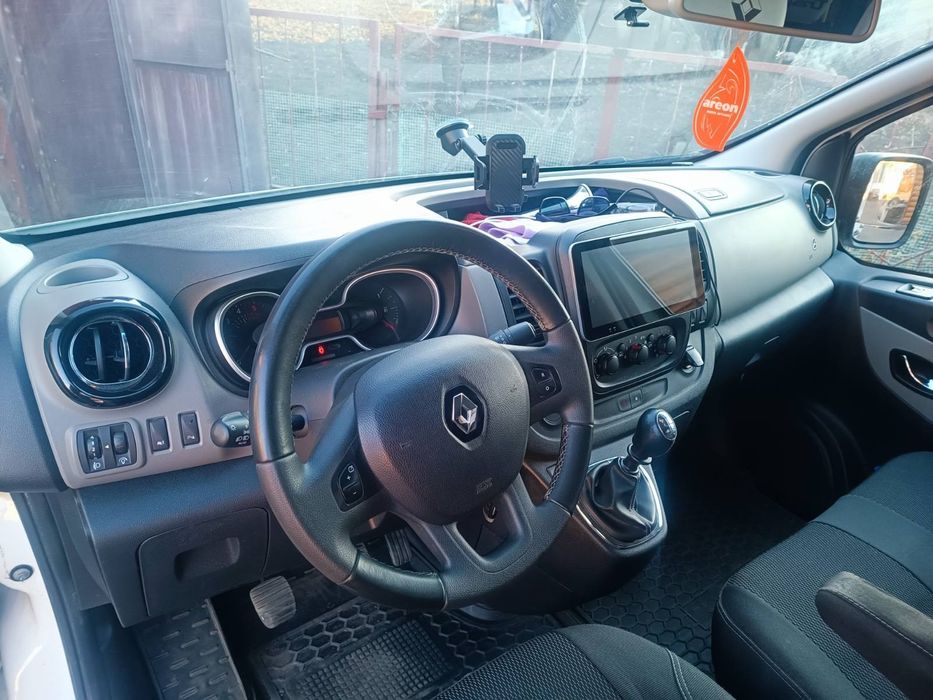 Якісні Послуги з перевезення пасажирів та вантажів.