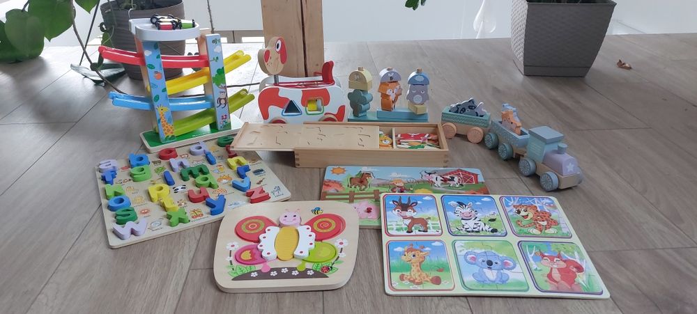 Zabawki ukladanki drewniane zestaw