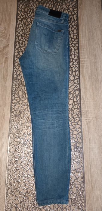 Jeansy Calvin Klein.