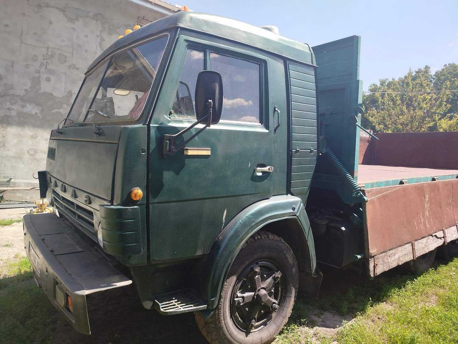 Камаз колхозник( на бока) і 2 прицепа