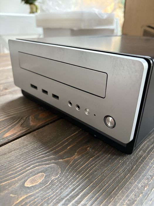 Obudowa komputerowa Antec ISK 310-150 z zasilaczem