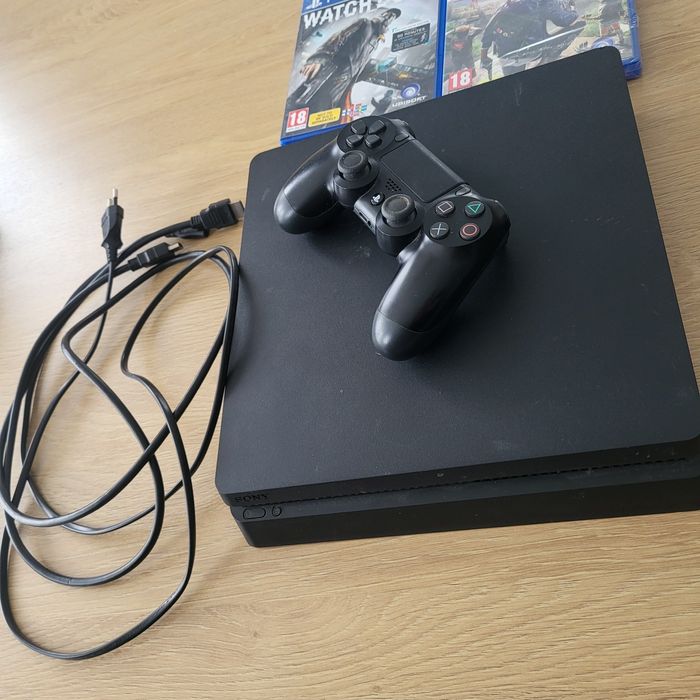 Konsola ps4 1tb plus pad i gry