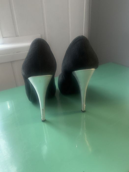 Szpilki z odkrytymi palcami