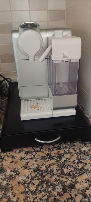 Maquina nespresso latissima