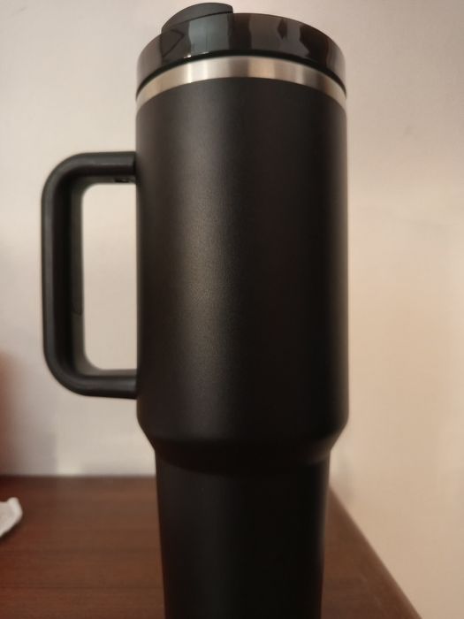 Caneca Térmica em Aço Inoxidável com Alça e Tampa – 40 oz (~1,2 L)