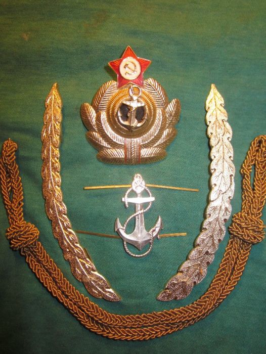 Подборка знаков, пуговиц, шевроны, эмблемы.