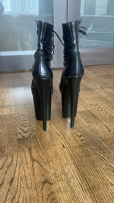 Стрипы Pleaser шкіряні 3-ка