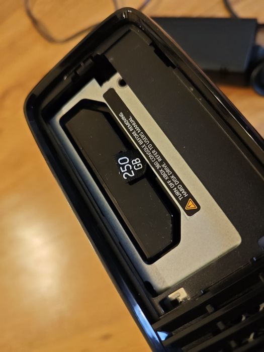 Xbox 360 250gb plus pad