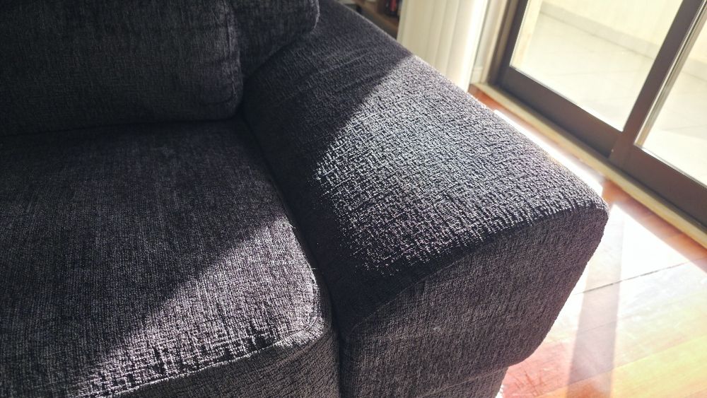 Sofá com chaise long preto