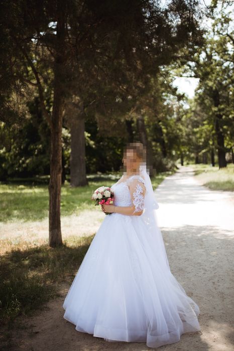 Продам весільну сукню