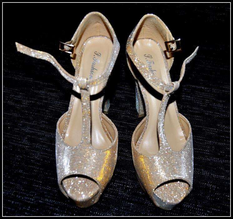 Sandálias com brilho