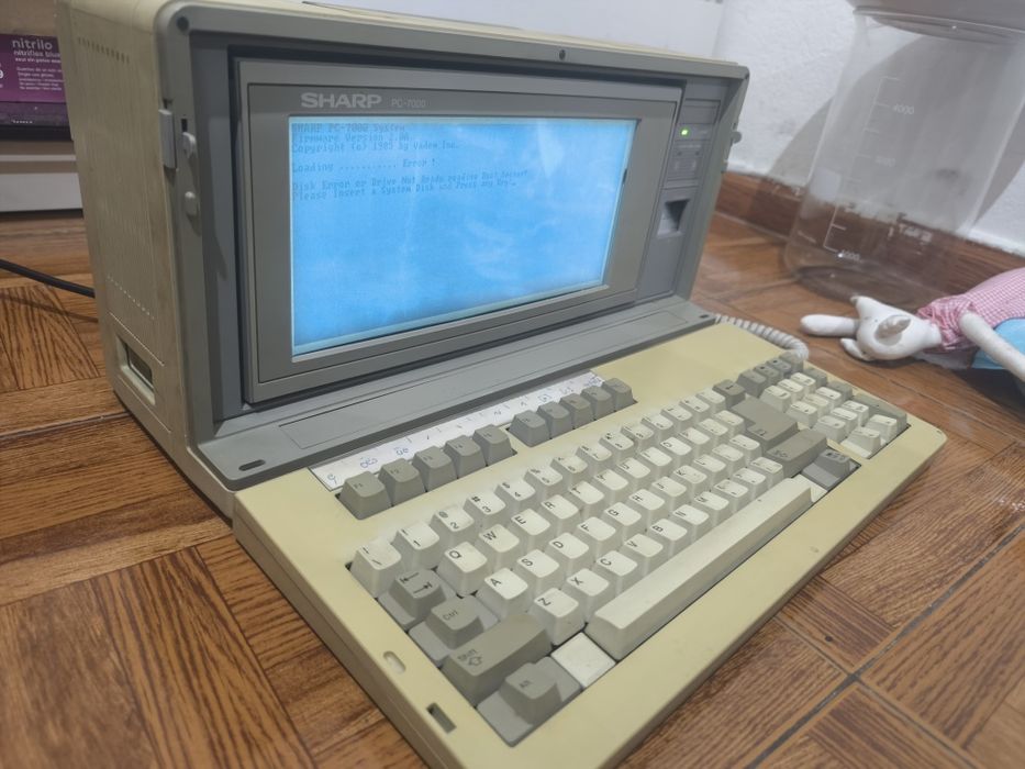 Sharp PC 7000 usado428960602622545923
