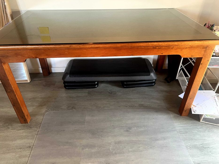 Mesa de jantar em madeira maciça com tampo de vidro – 160x90 cm