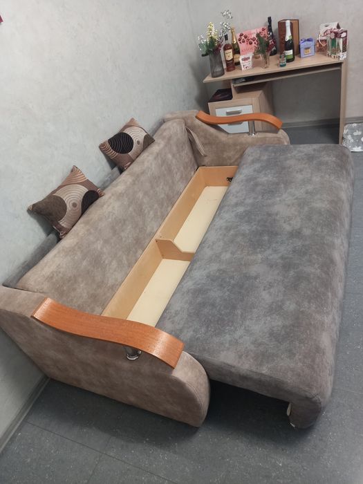 Диван перетягнутий