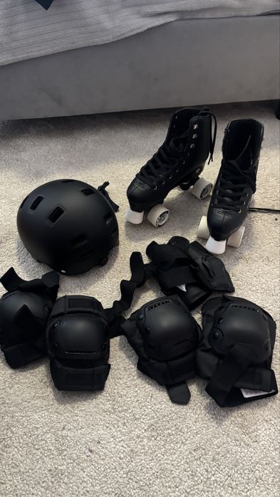 Patins, capacete, acessorios