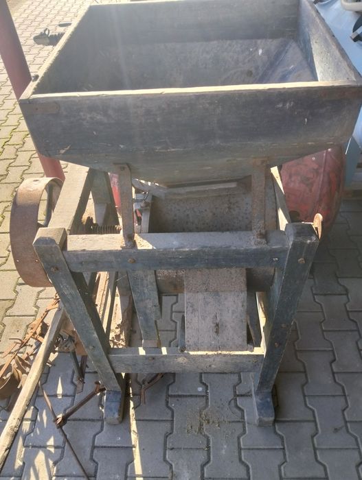 Sprzedam młynek do zboża + siewnik