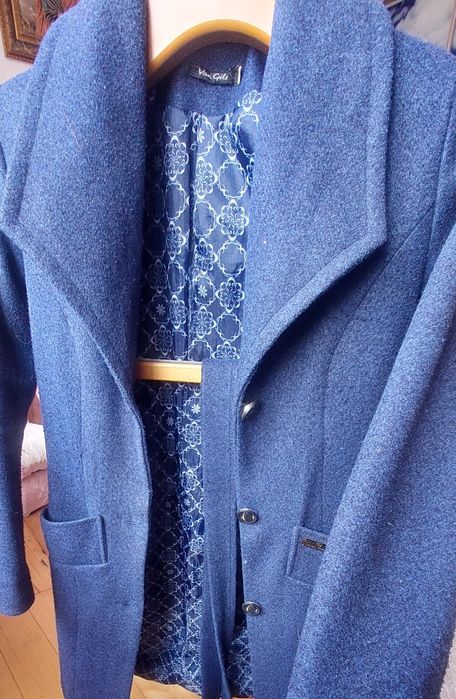 Пальто жіноче на весну