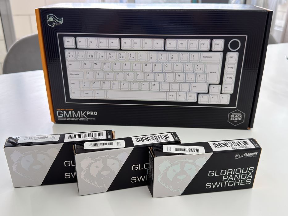 Glorious GMMK PRO Pre-Built + Panda Switches | Mecânico 75%