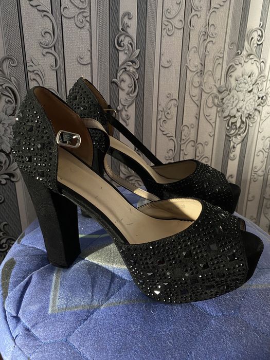 Босоніжки жіночі