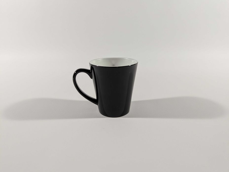 Czarny ceramiczny kubek pojemność 300 ml