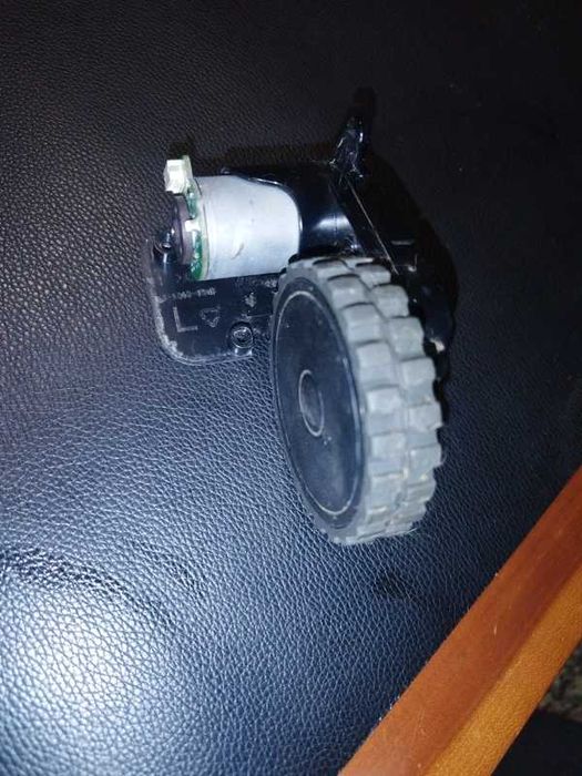 Roda esquerda cecotec conga 2290