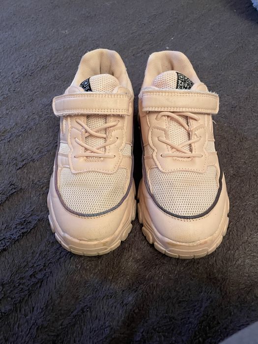 Кросівки для дівчинки