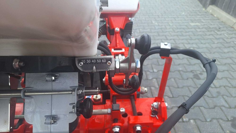 Siewnik punktowy pneumatyczny Kuhn Maxima 3 TS 6-rzędowy