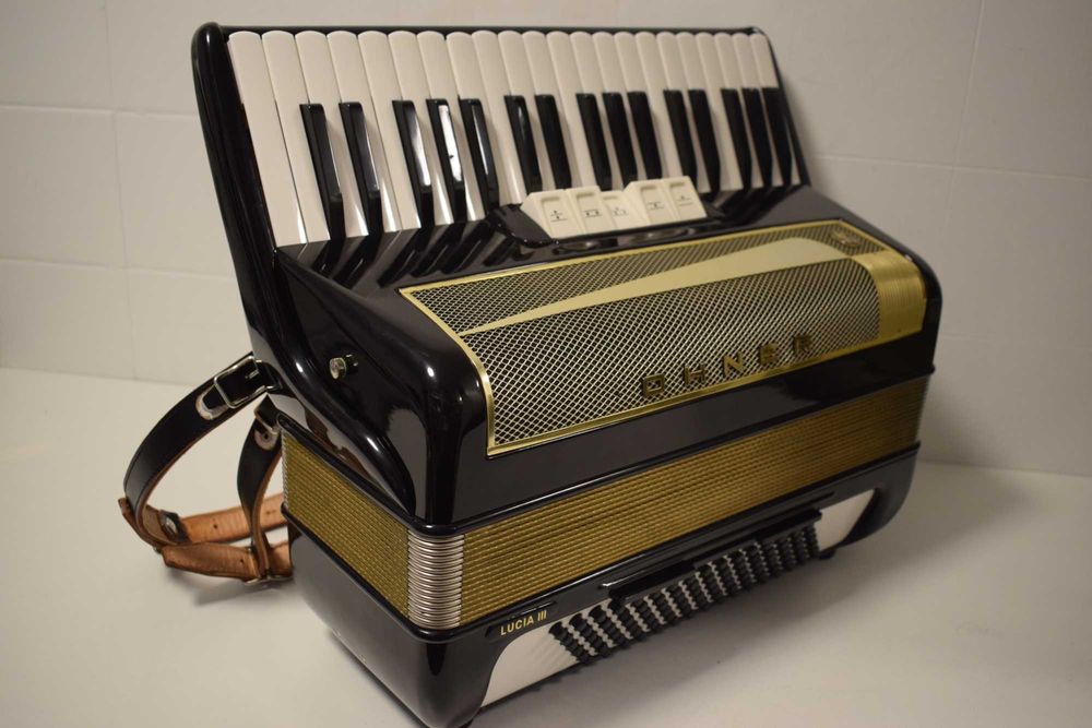 Acordeao Hohner Lucia III 3 Voz 96 Baixos, N. 69